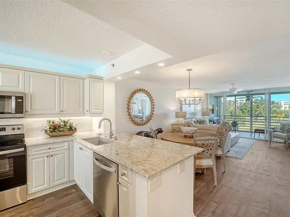 4530 Pinebrook Cir APT 302, Bradenton, FL 34209