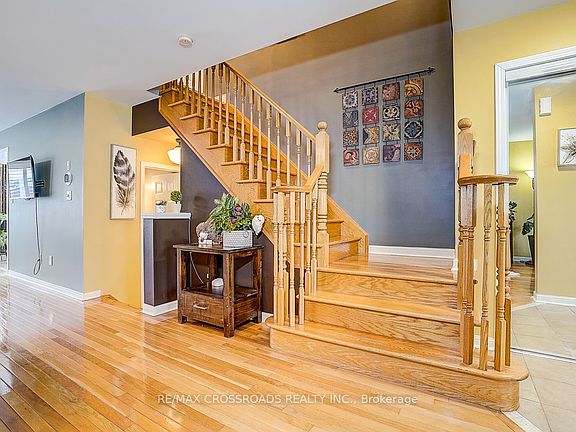 3rd image of 597 Caverhill Cres