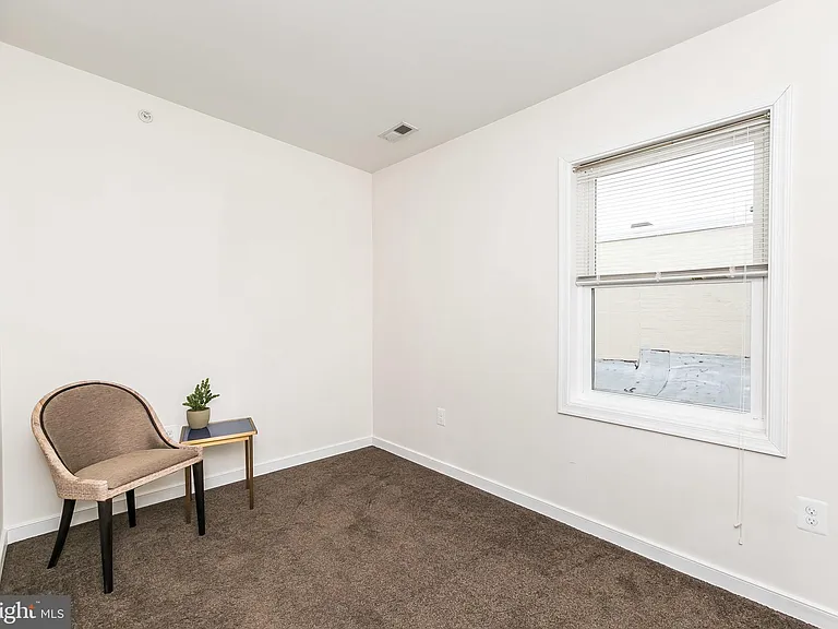 910 S Charles St #B — Photo 17