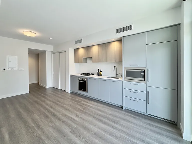 6608 Sussex Ave #4 — Photo 3