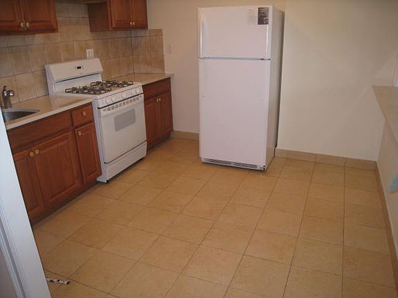 5th image of 3255 Steinway St APT 2D