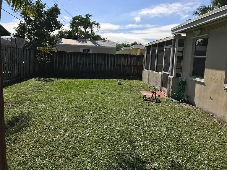 1031 NW 75th Ave — Photo 21