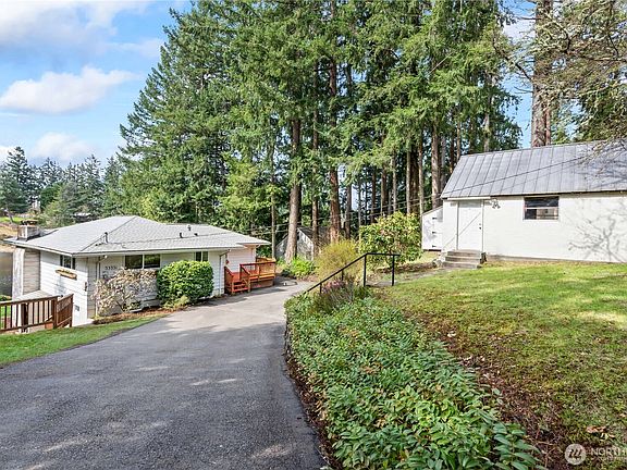 3rd image of 33331 E Lake Holm Drive SE