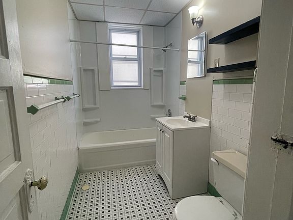 4th image of 15 Waltham St #4