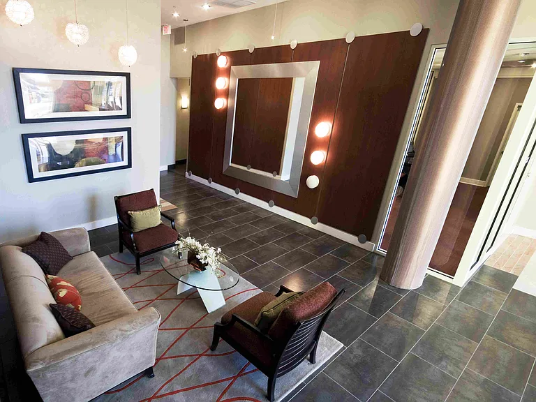 MetroPointe — Photo 18