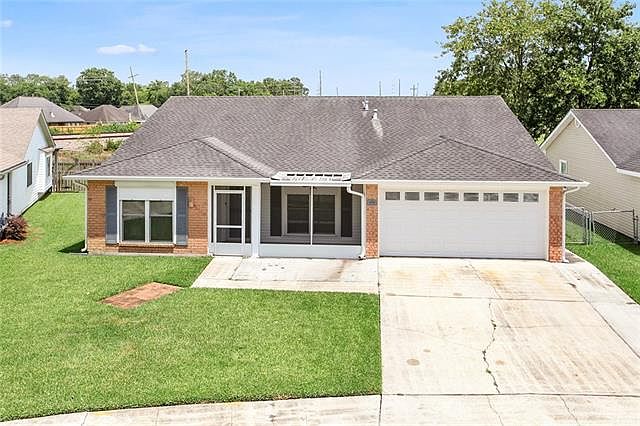 1st image of 449 Longwood Dr
