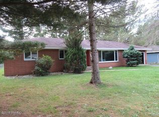 320 Birch Ln, Paw Paw, MI 49079
