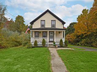 27 Ash St, Webster, MA 01570