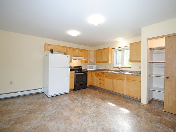 3rd image of 3205 Snowshoe Ave