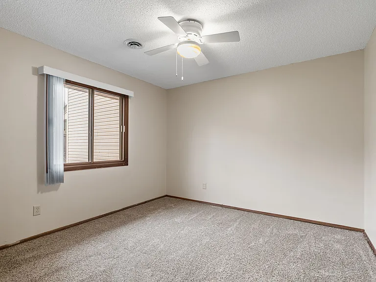 Griffin Court Apartments — Photo 42