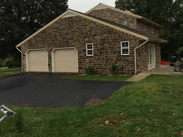 2 Wildflower Ln, Lancaster, PA 17603