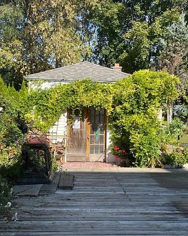 54 Highland Park Blvd E — Photo 17