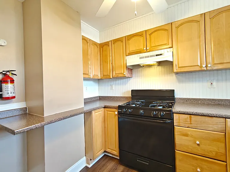 4 Pacific Ave #B — Photo 4