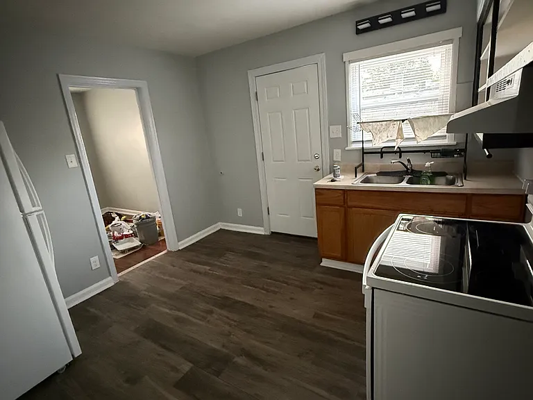 2043 N Glenridge Dr #1 — Photo 5