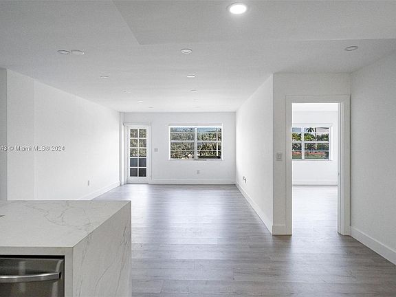 5th image of 1130 11th St APT 2J