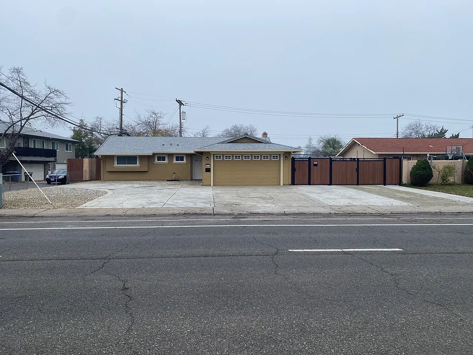 5811 Hillsdale Blvd