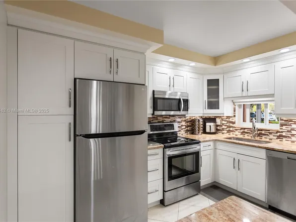 9820 S Hollybrook Lake Dr #16-105, Hollywood, FL 33025