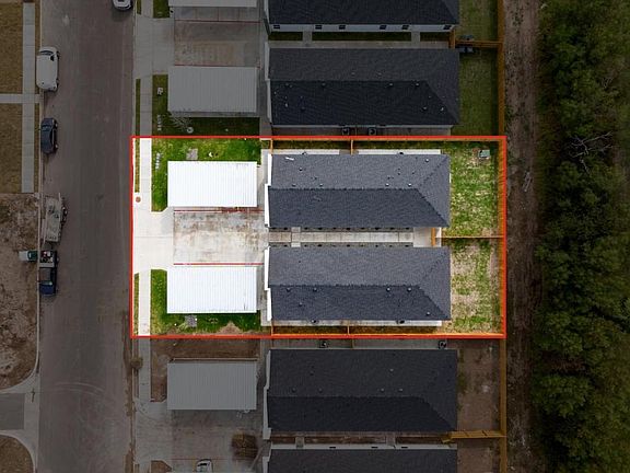 3rd image of 1301 Country Club Dr APT 2