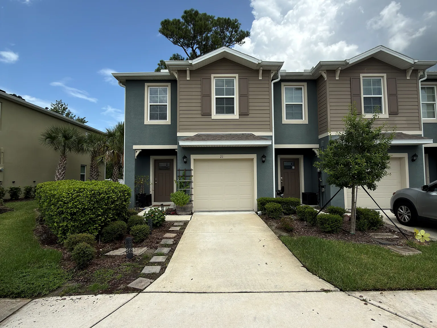 3 bed, 2.5 bath, 1627 sqft, $2,100 — Photo 1