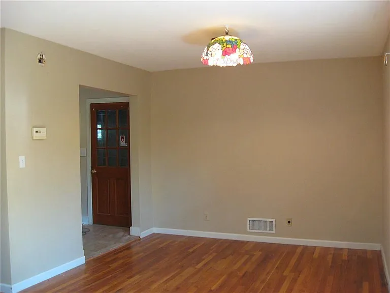 538 N Superior Ave — Photo 6