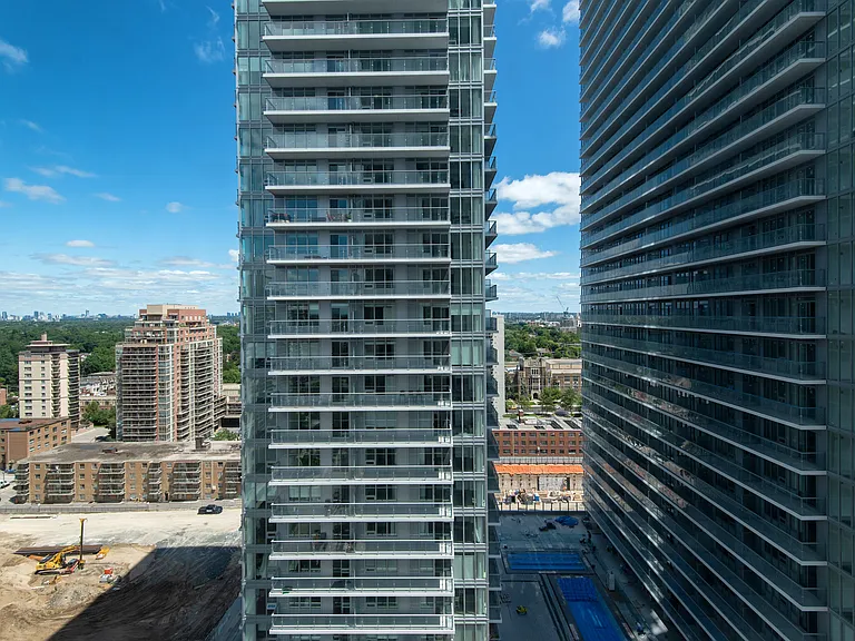 200 Redpath Ave — Photo 97