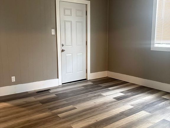 4th image of 831 Helm St