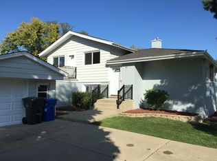 2518 Gayle Ct, Glenview, IL 60025