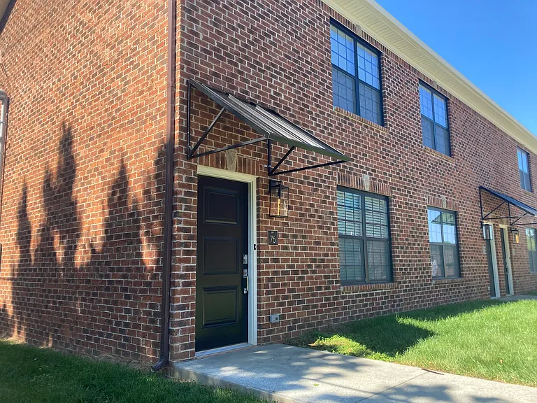 82 Saint James Ct — Photo 3