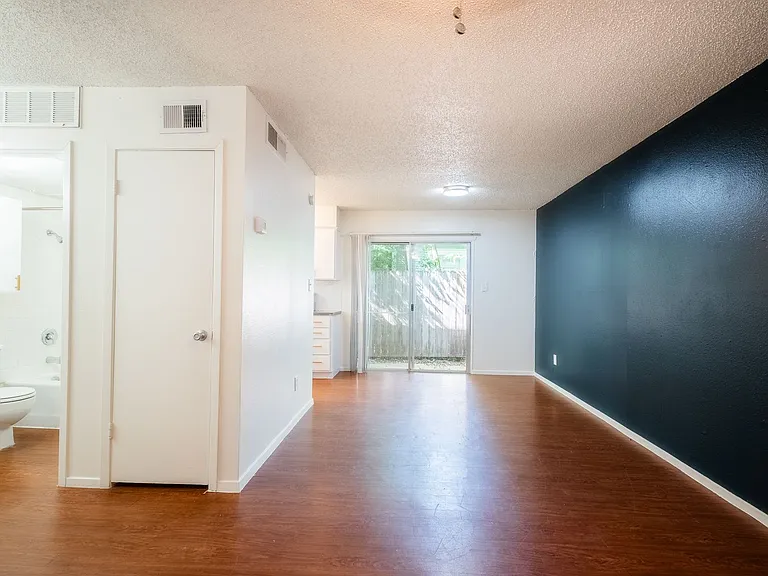 4209 Avenue B — Photo 33