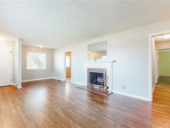 4th image of 2653 N Haven Blvd