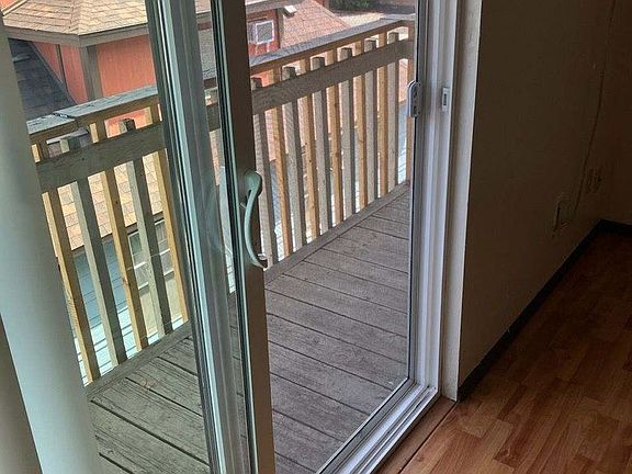 4th image of 818 W Maxwell Ave #6