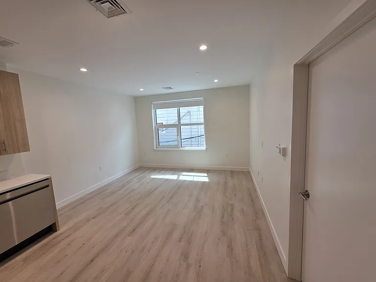 1151 Walnut St #204 — Photo 4