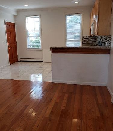 5th image of 95 Mallory Ave #1