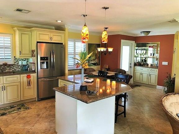 4th image of 5229 SE Sea Island Way