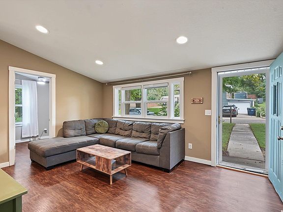 5th image of 1022 Fir St