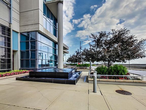 5th image of 600 N Lake Shore Dr APT 1712
