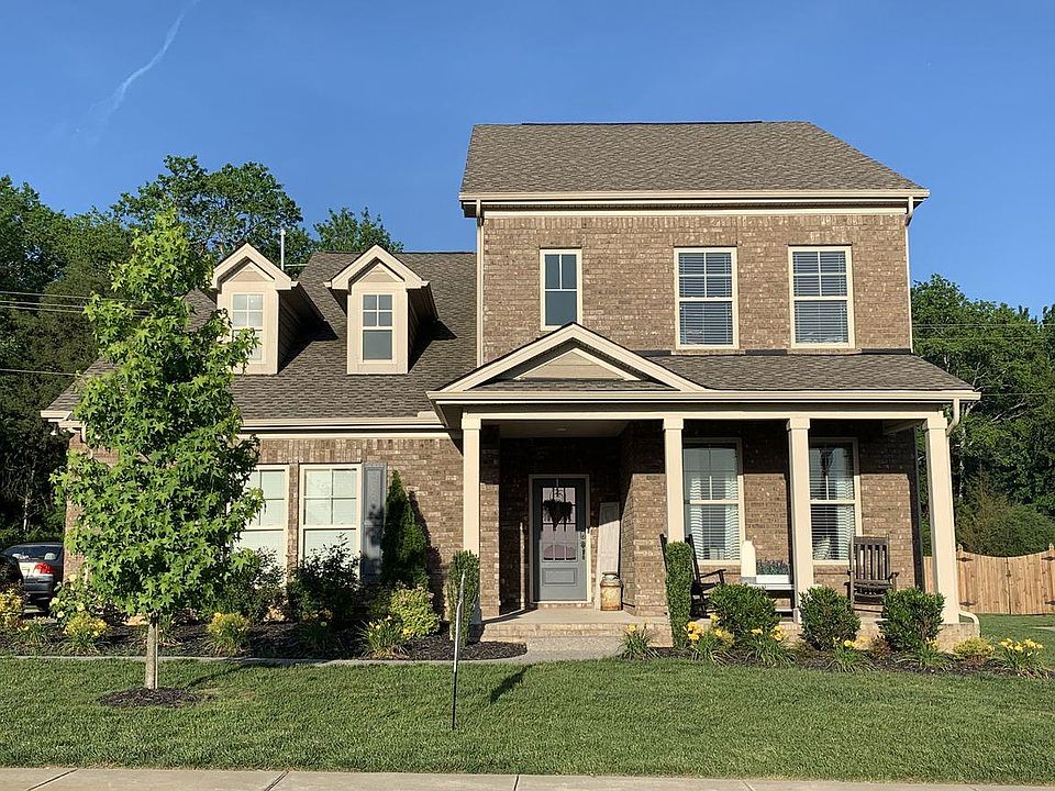 1st image of 261 Blackthorn Ln