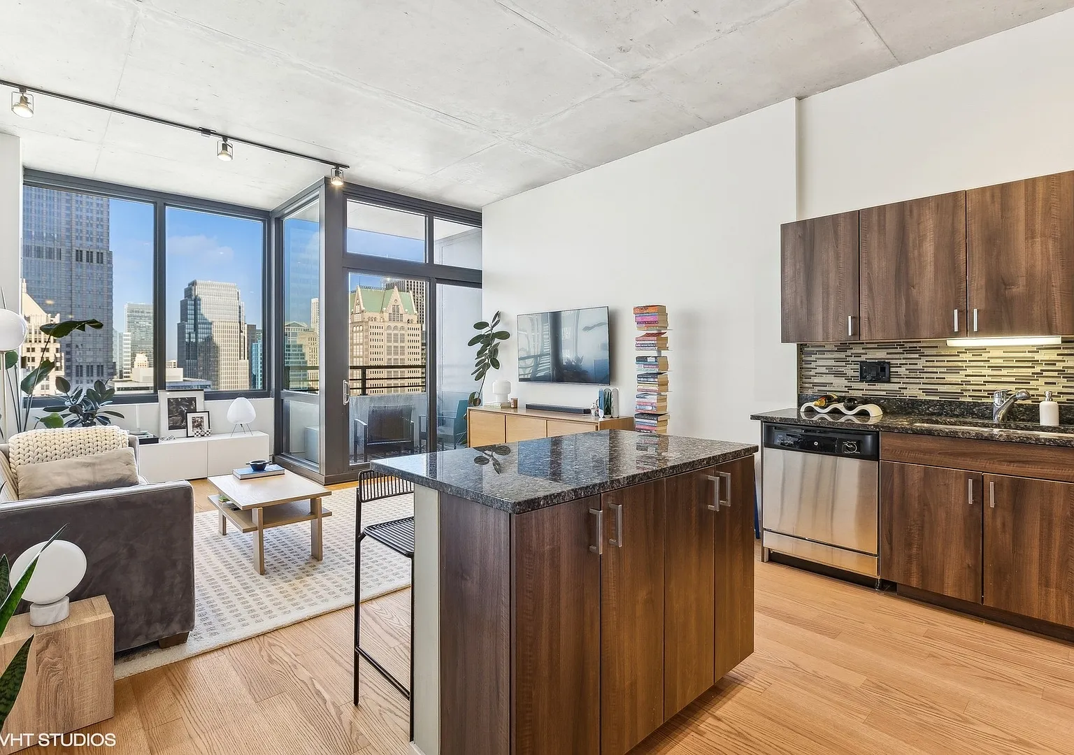 2 bed, 1100 sqft, $3,500 — Photo 2
