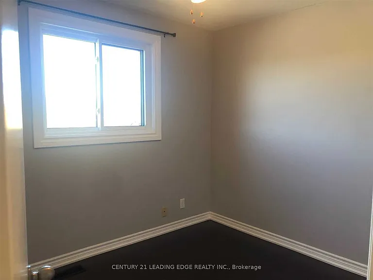 438 Colborne St — Photo 15