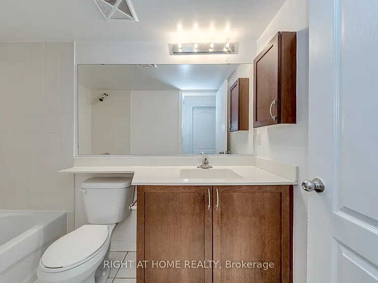 2464 Post Rd #8 — Photo 23