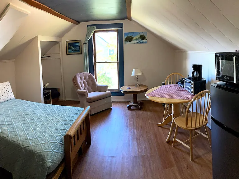This upstairs bedroom is over the downstairs bedroom and was previously set up as a private apartment - the following photos show other ways this room can be set up for those wanting a furnished rental.