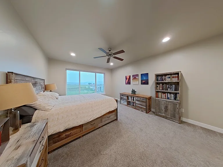1162 Village Dr — Photo 14
