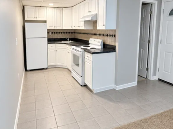 66 Deer Ln #1, Hicksville, NY 11801