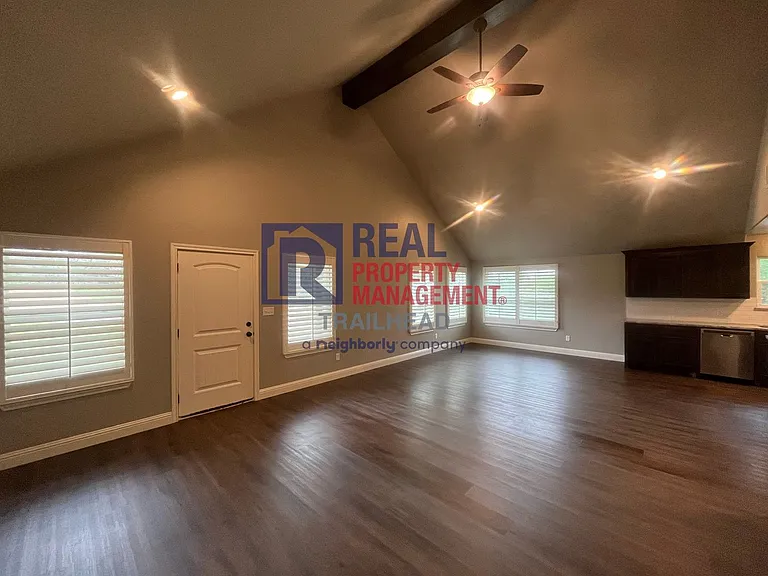 2700 Steepleridge Cir — Photo 5