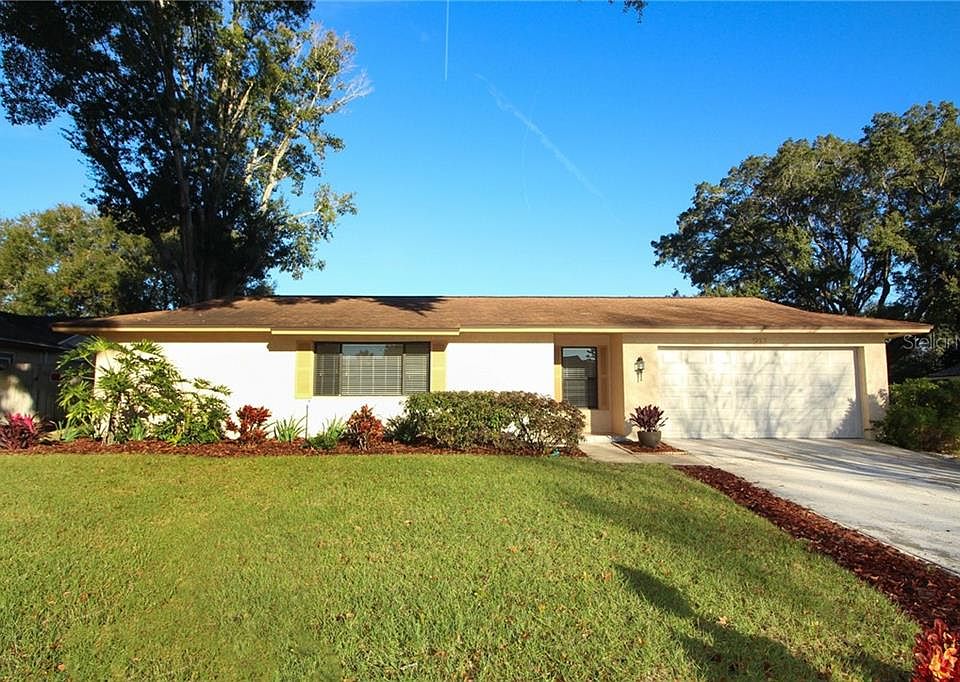 1st image of 211 Cambridge Dr