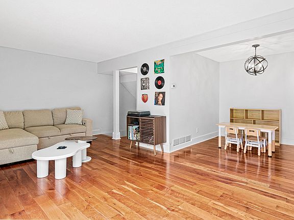 5th image of 2352 Dorland Ln