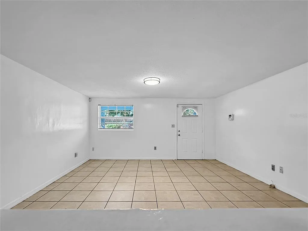 3 bed, 2.0 bath, 1204 sqft, $2,000 — Photo 4