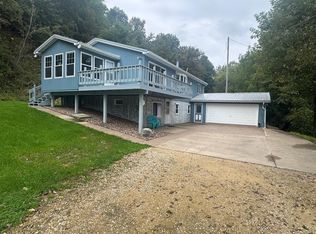 39494 360th St, Guttenberg, IA 52052