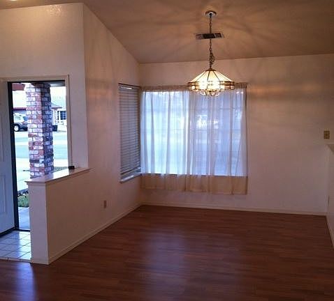 4th image of 4865 Clydebank Way