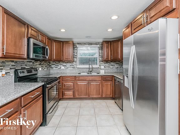 4th image of 9021 Saint Clair Ln